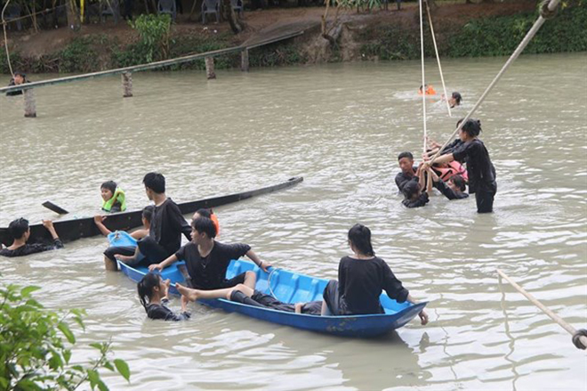 Thuê xe du lịch 16 chỗ đi KDL Lan Vương và những điều nên biết