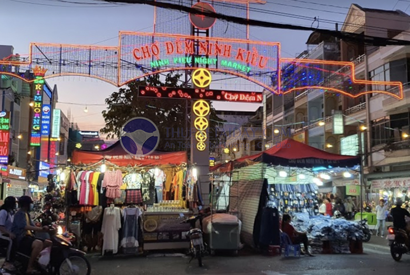 Chợ đêm Tây Đô