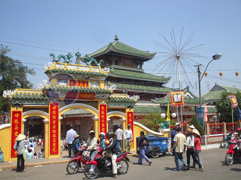 Miếu Bà Chúa Xứ Núi Sam - ThueXeTaiDay