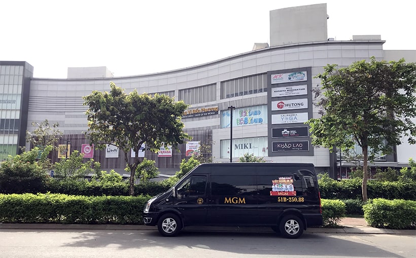 Xe 16 chỗ MGM cổ động Đội tuyển Việt Nam