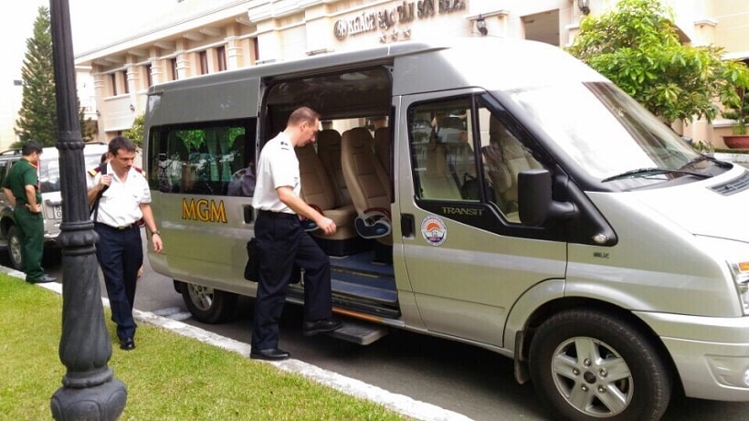 Thuê xe du lịch 16 chỗ MGM