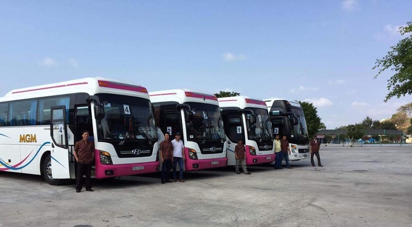 Xe du lịch 45 chỗ Universe cao cấp