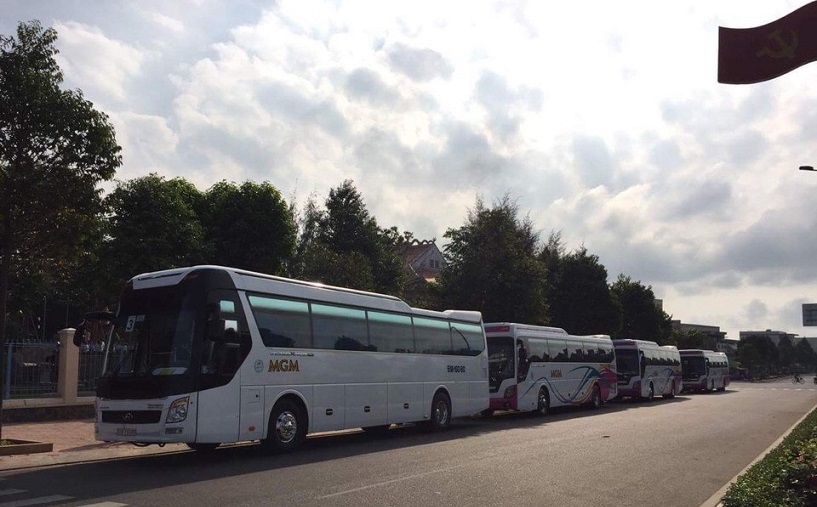 Xe du lịch 45 chỗ Universe cao cấp