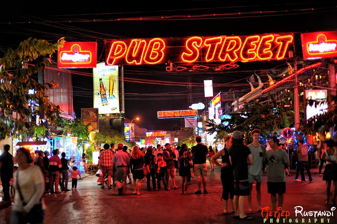 Thuê xe du lịch 16 chỗ đi CAMPUCHIA