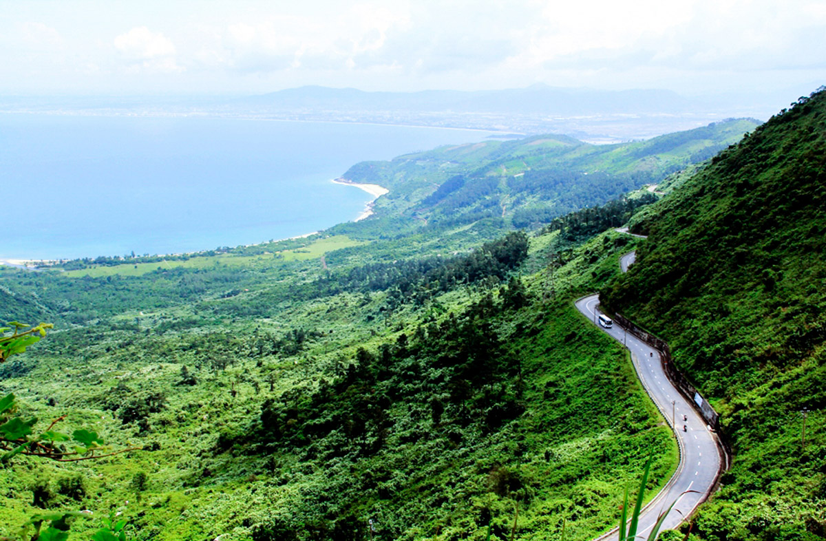 Những cung đường biển ngập nắng và gió ở Việt Nam